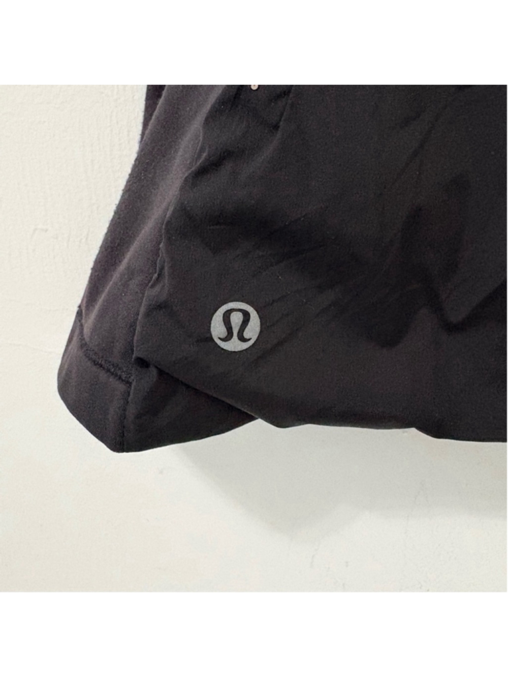 Lululemon Run For Cold Vest Black Sz 4 EUC - Picture 10 of 10